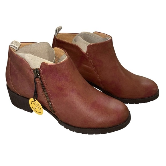 NWT Hush Puppies Hadley Brown Ankle Boots Women’s 8  Water Resistant Zip Comfort - Picture 1 of 14